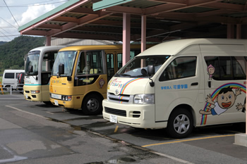 スクールバス